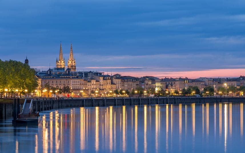 Bordeaux at night with The Candies on the AmaDolce